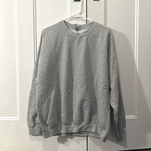 Cozy grey Gildan woman’s crew neck in a size XL